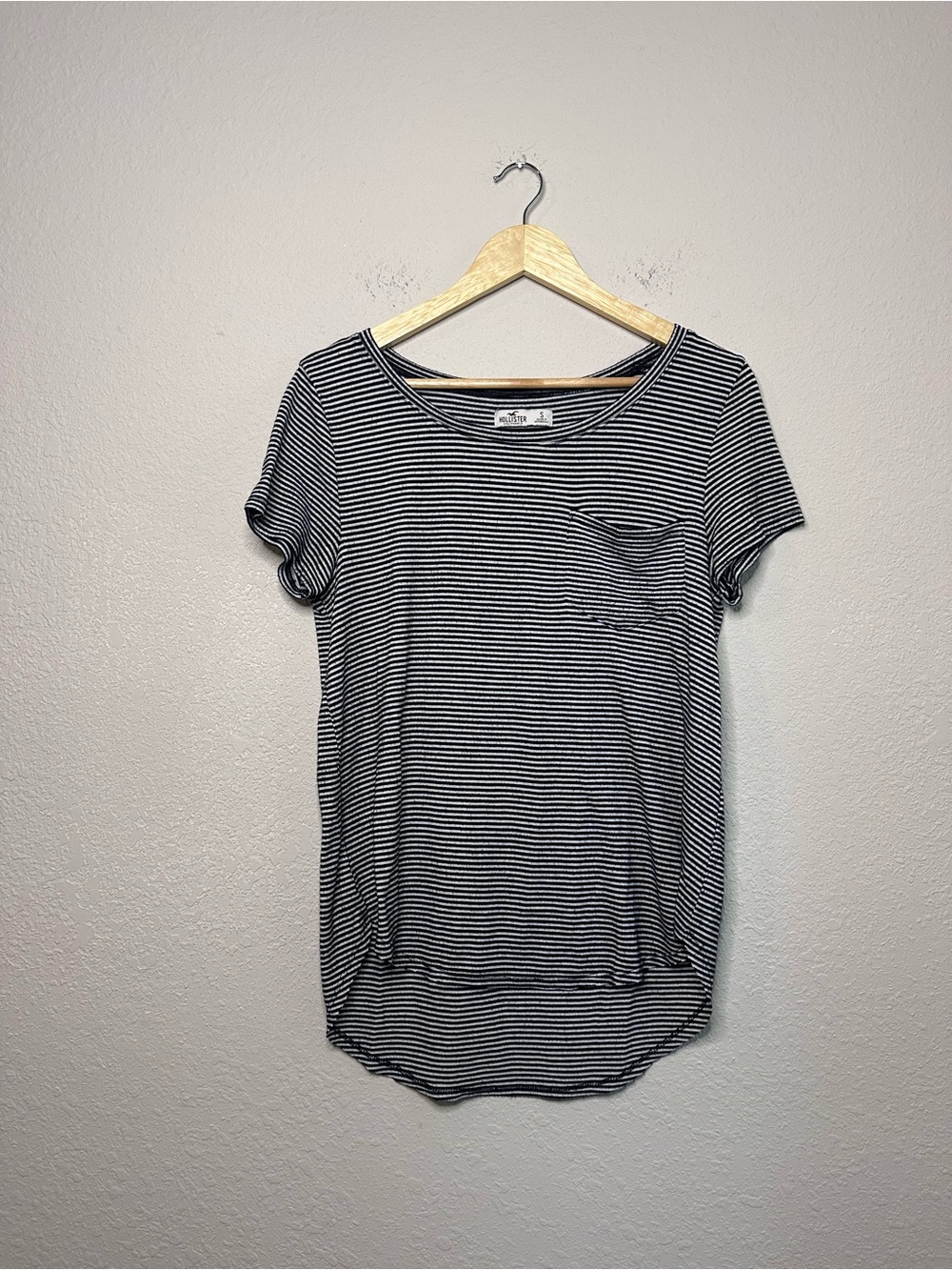 Hollister Black and White Striped Short Sleeve Pocket Tee Size Small